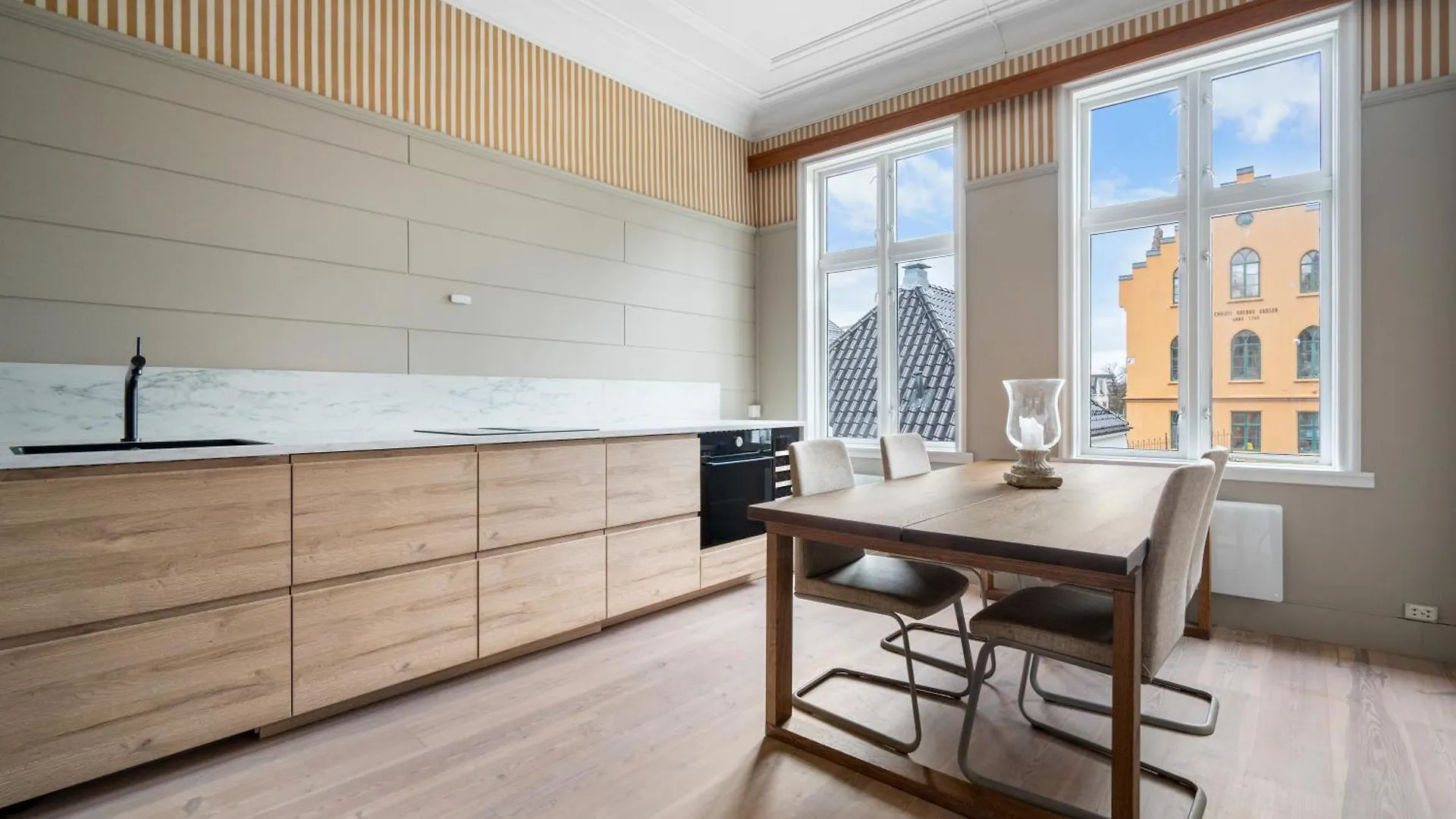 Experience The Luxury Lifestyle 100M From Bryggen! Lägenhet Bergen